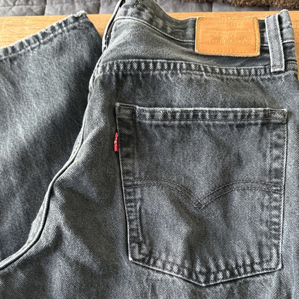 Levi’s Baggy Dad distressed back jeans
